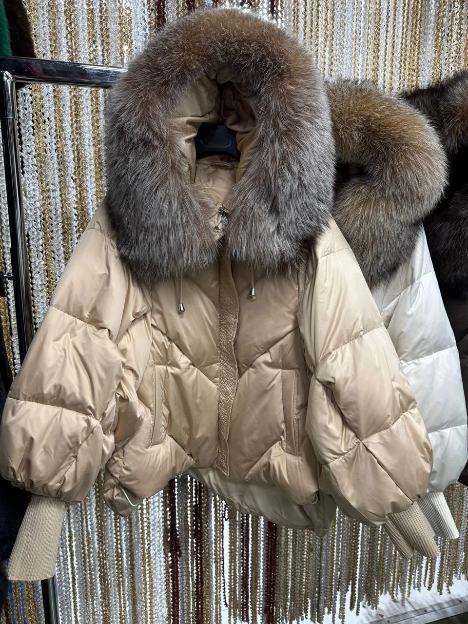 Пуховики люкс с натуральным мехом песца — фото 3