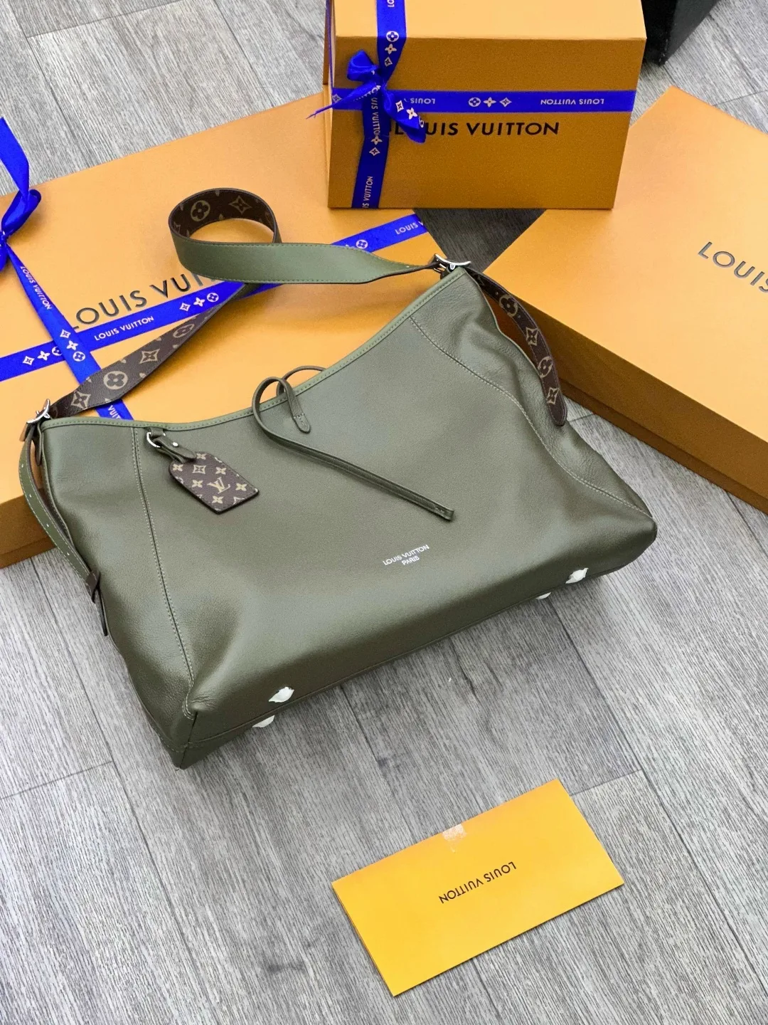 LOUISVUITTON, сумка из натуральной кожи — фото 1