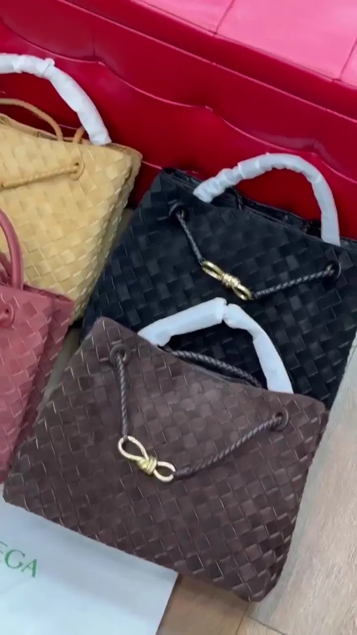 Bottega Veneta сумка из натуральной замши — видео