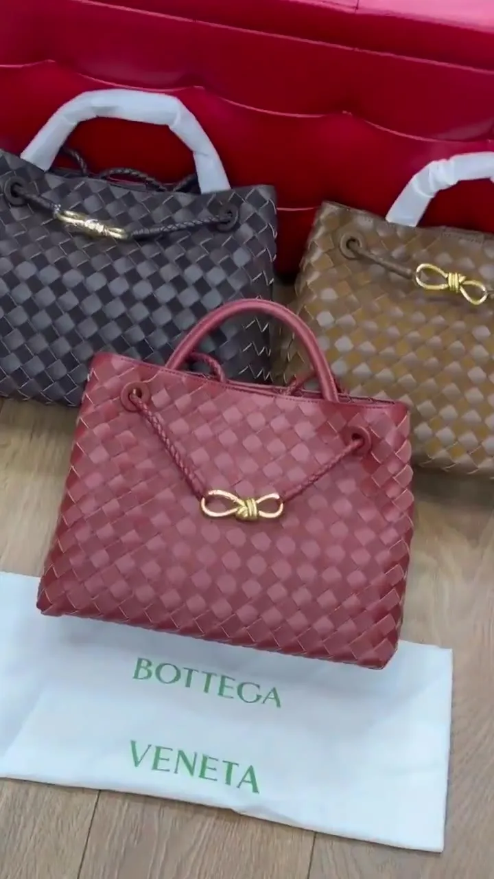 Bottega Veneta сумка из натуральной замши — видео