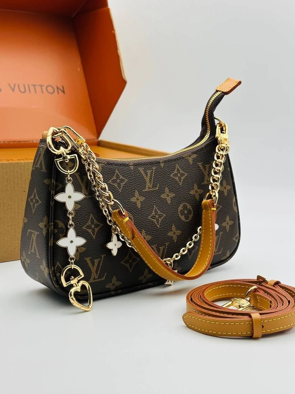 Louis Vuitton Сумка выполнена из натуральной канве — фото 2