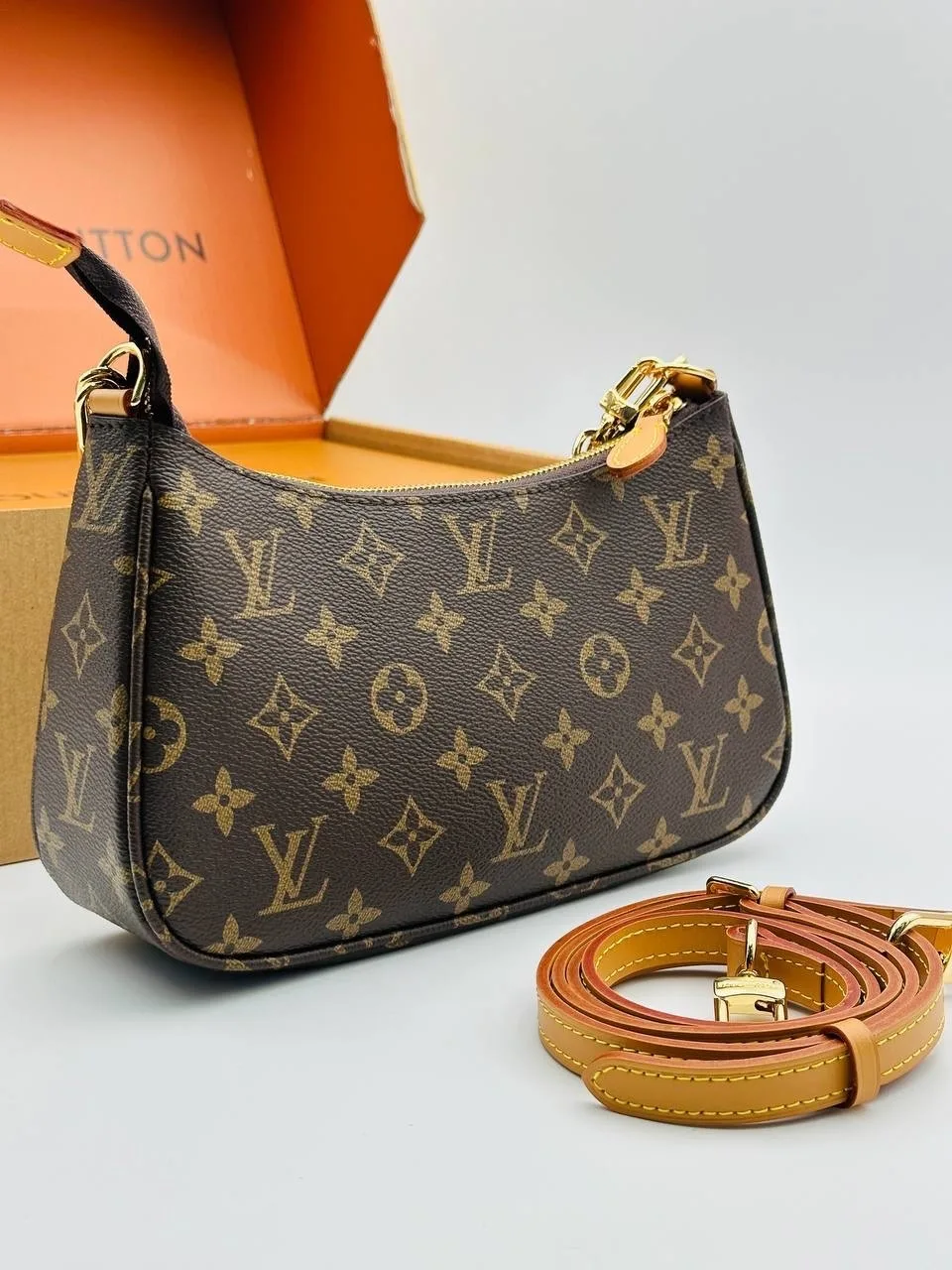 Louis Vuitton Сумка выполнена из натуральной канве — фото 3