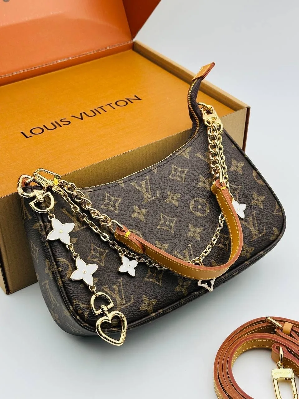Louis Vuitton Сумка выполнена из натуральной канве — фото 4