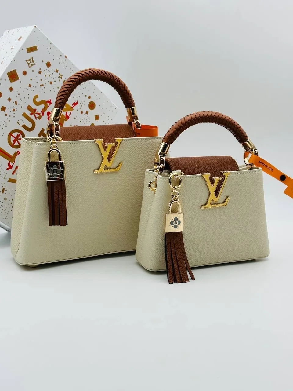 Сумка Capucines от Louis Vuitton выполнена из натуральной кожи — фото 4