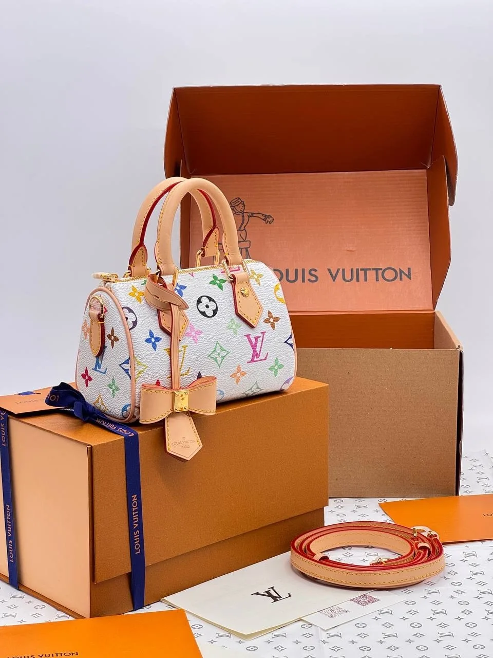 Сумка Louis Vuitton x TM Nano Speedy из натуральной кожи — фото 1