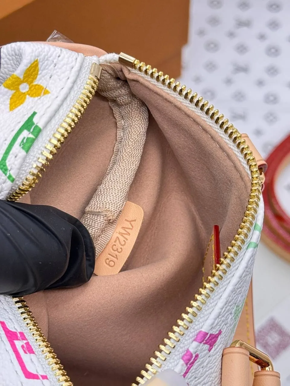 Сумка Louis Vuitton x TM Nano Speedy из натуральной кожи — фото 9