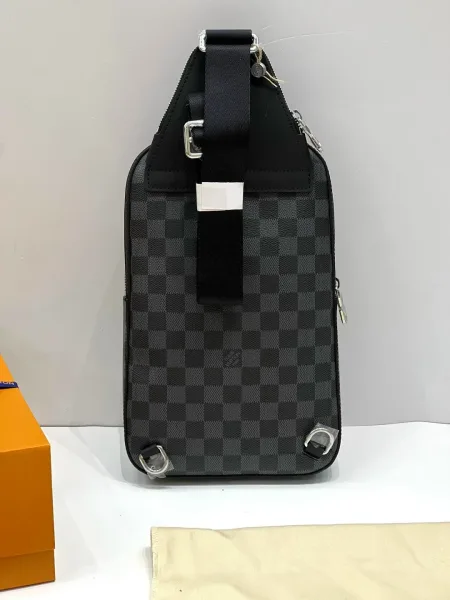 Louis Vuitton Avenue Sling Bag NM — мужская сумка через плечо — фото 3