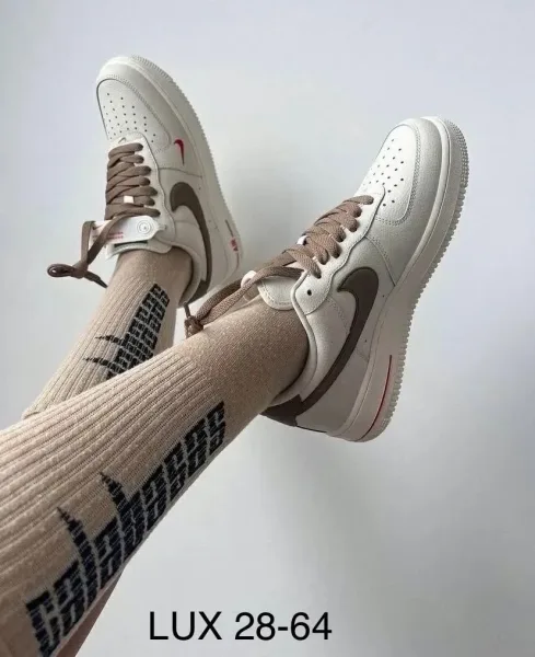 Кроссовки женские Nike Air Force из натуральной кожи — фото 25
