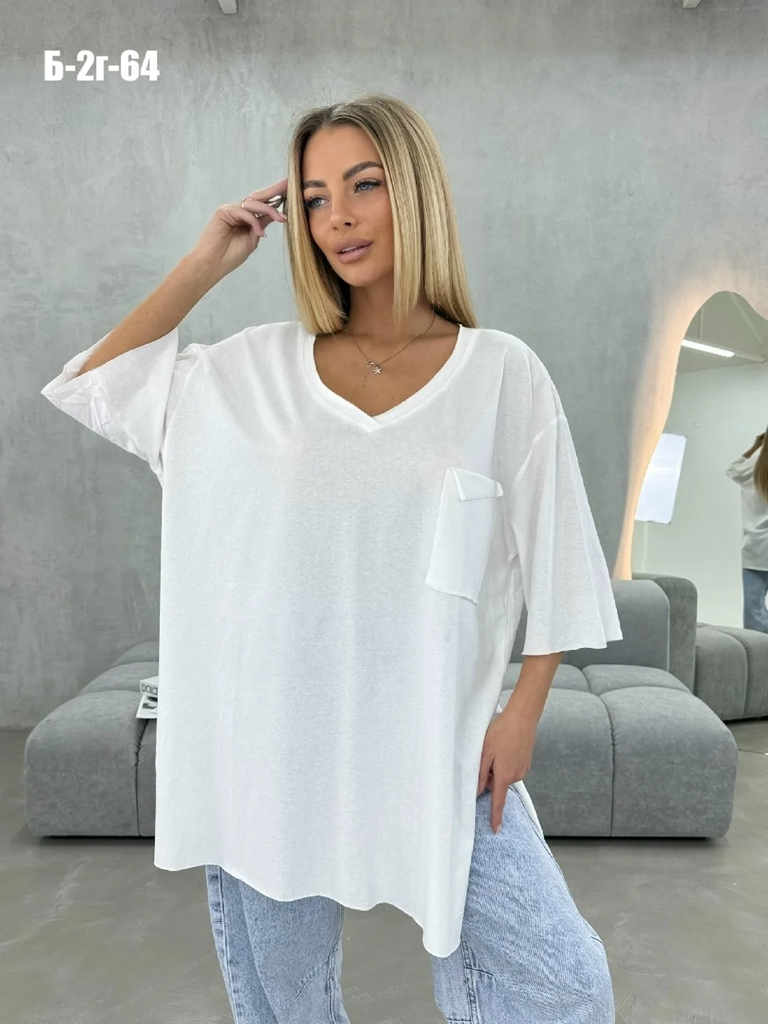 Женская футболка oversize из 95 хлопка и 5 лайкры с боковыми разрезами — фото 1