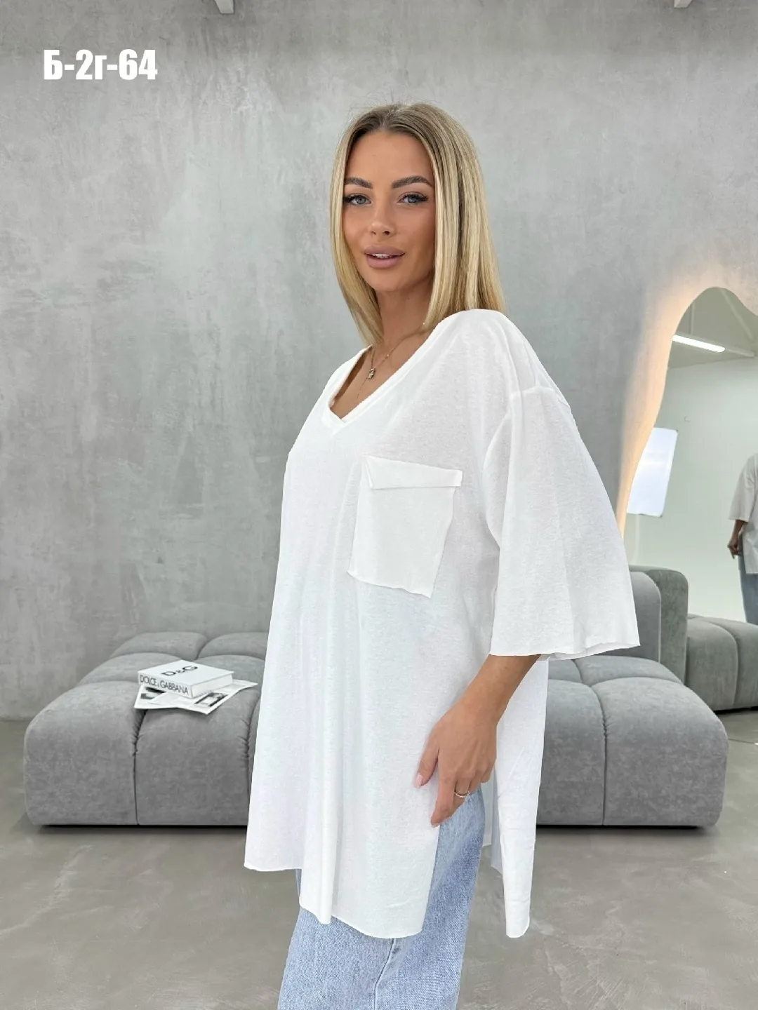 Женская футболка oversize из 95 хлопка и 5 лайкры с боковыми разрезами — фото 3