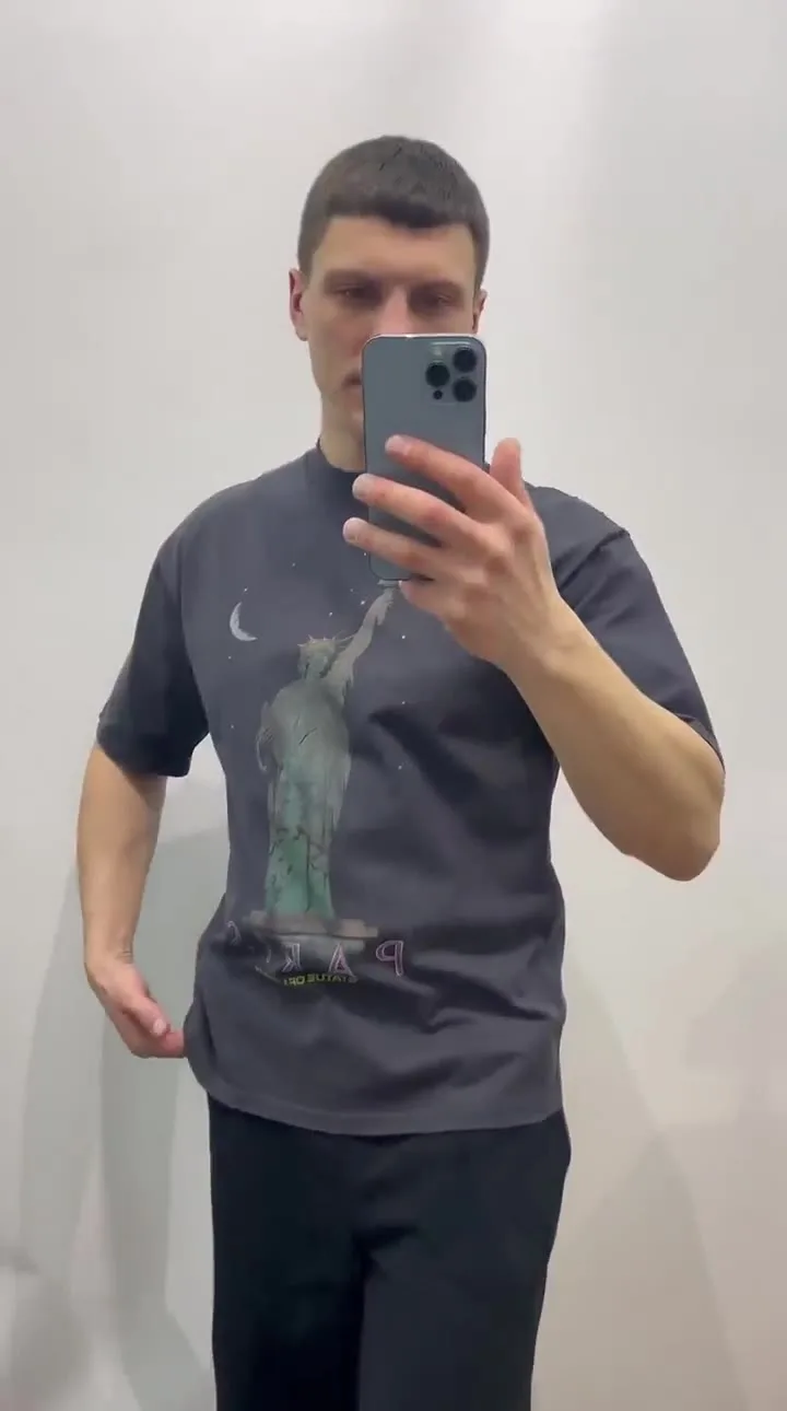 Футболка Balenciaga Paris Liberty — видео