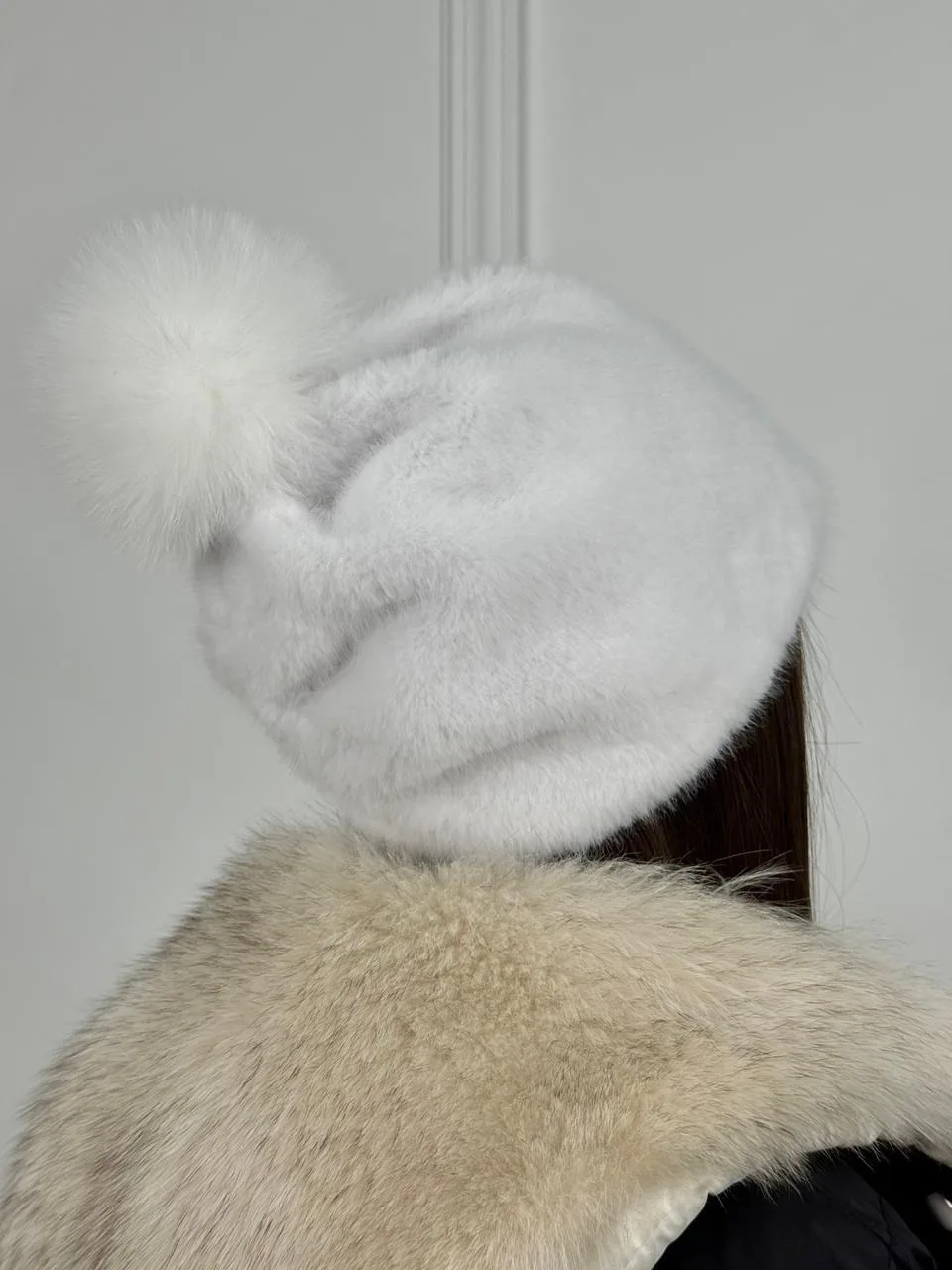Шапки норка из натуральных мех помпоном — фото 2