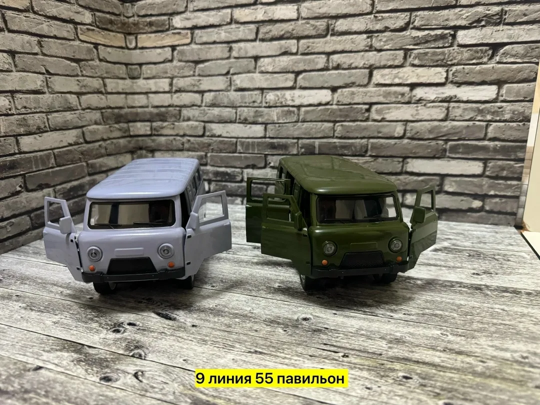 Металлическая игрушка-машина с открытыми дверями и багажником — фото 4