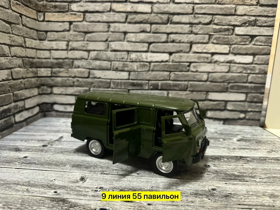 Металлическая игрушка-машина с открытыми дверями и багажником — фото 7
