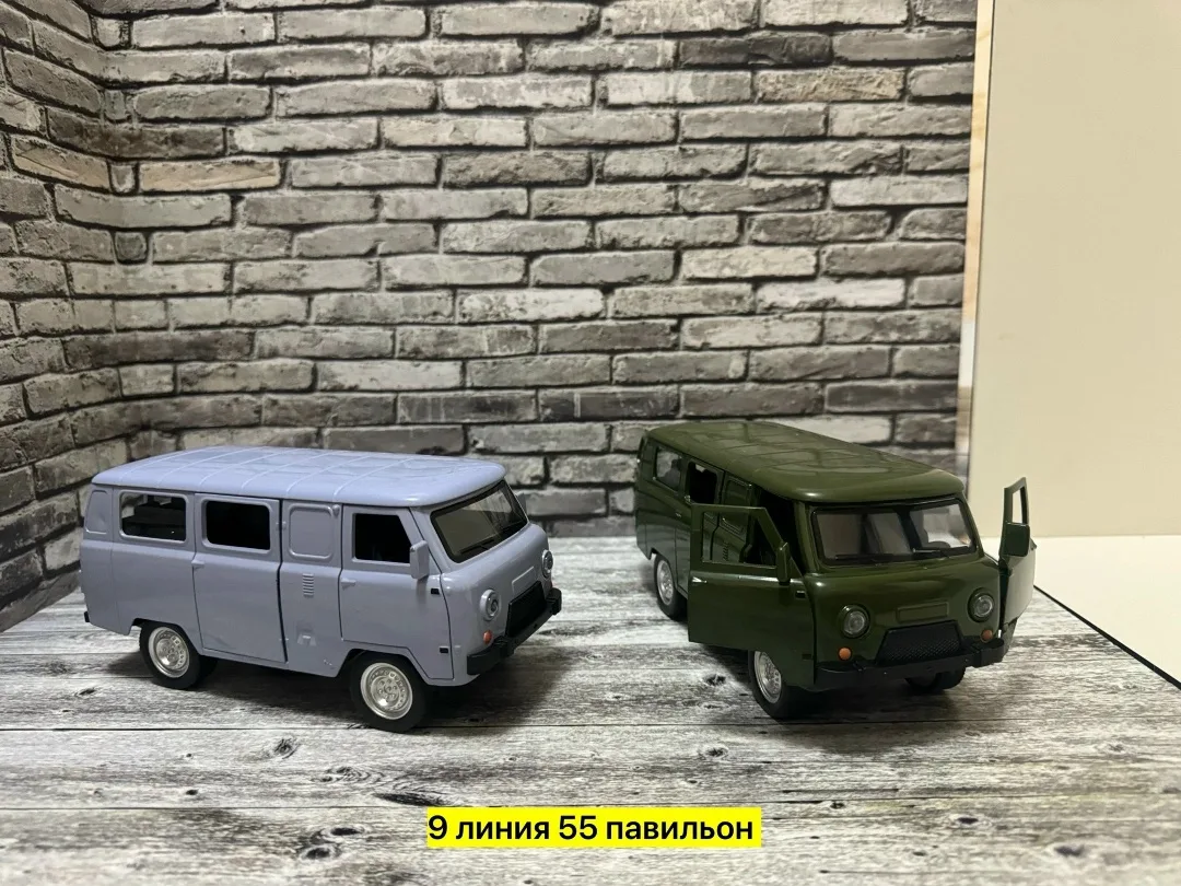 Металлическая игрушка-машина с открытыми дверями и багажником — фото 8