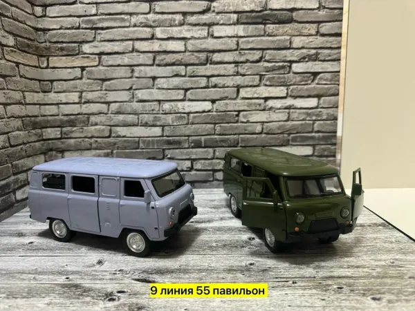 Металлическая игрушка-машина с открытыми дверями и багажником — фото 8