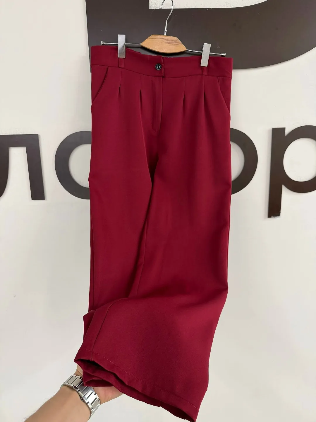 Классические брюки с высокой посадкой из материала барби — фото 5