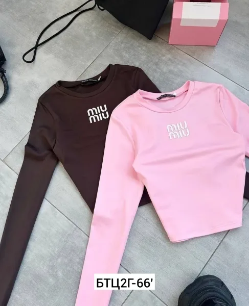 Самые популярные топы miu с прорезью для пальчика — фото 4