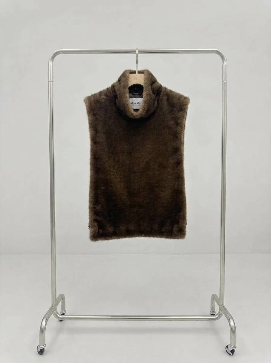 Нереально крутые и мягкие манишки MAX MARA из эко меха под норку — фото 13