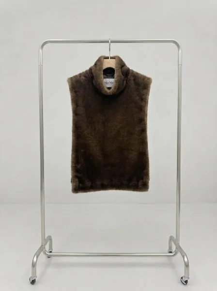 Нереально крутые и мягкие манишки MAX MARA из эко меха под норку — фото 13