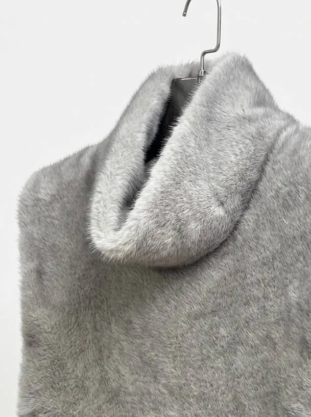 Нереально крутые и мягкие манишки MAX MARA из эко меха под норку — фото 8