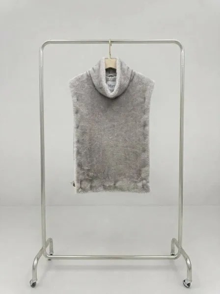 Нереально крутые и мягкие манишки MAX MARA из эко меха под норку — фото 13