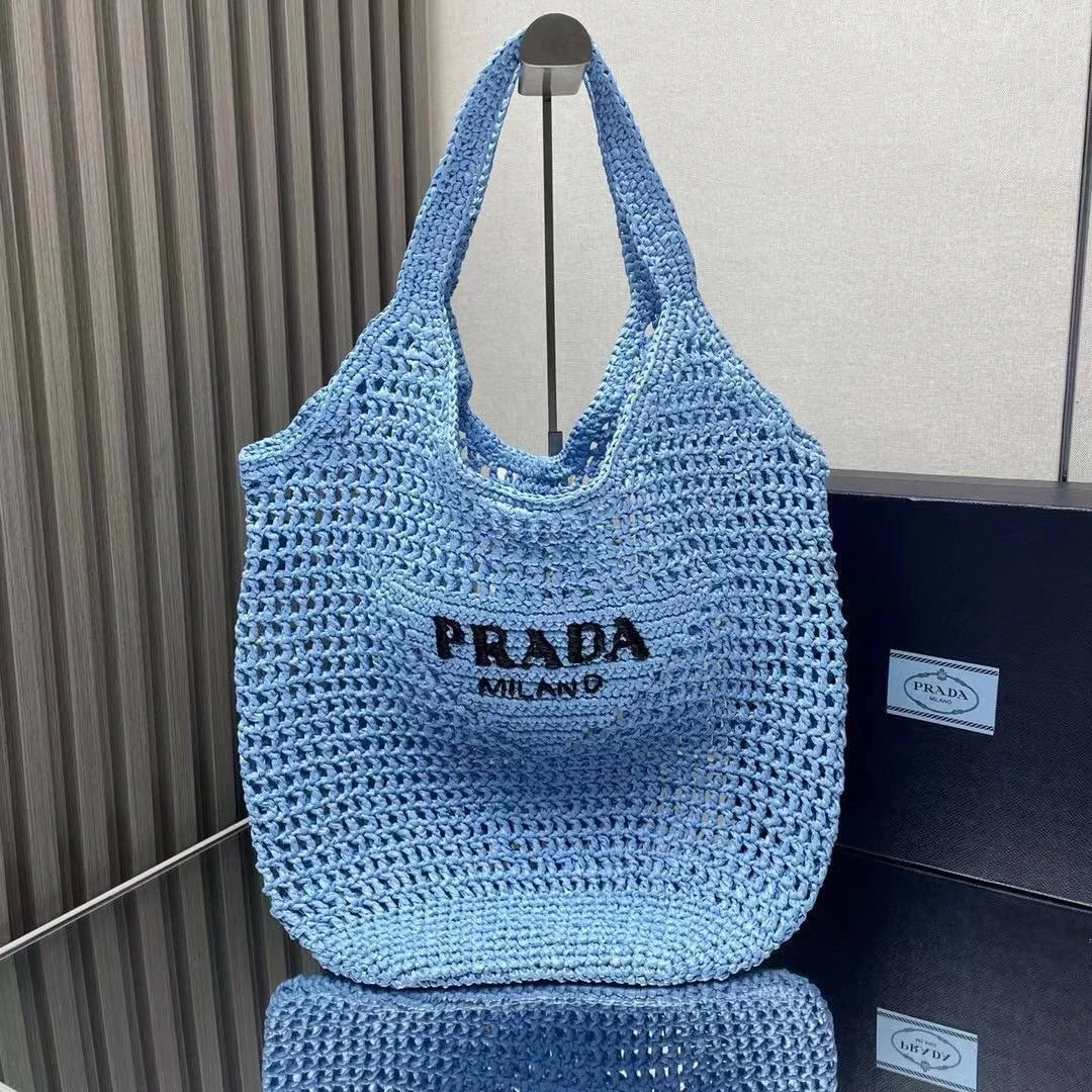 Плетёная сумка PRADA RAFFIA в голубом — фото 1
