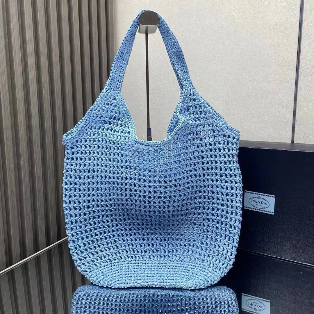 Плетёная сумка PRADA RAFFIA в голубом — фото 3