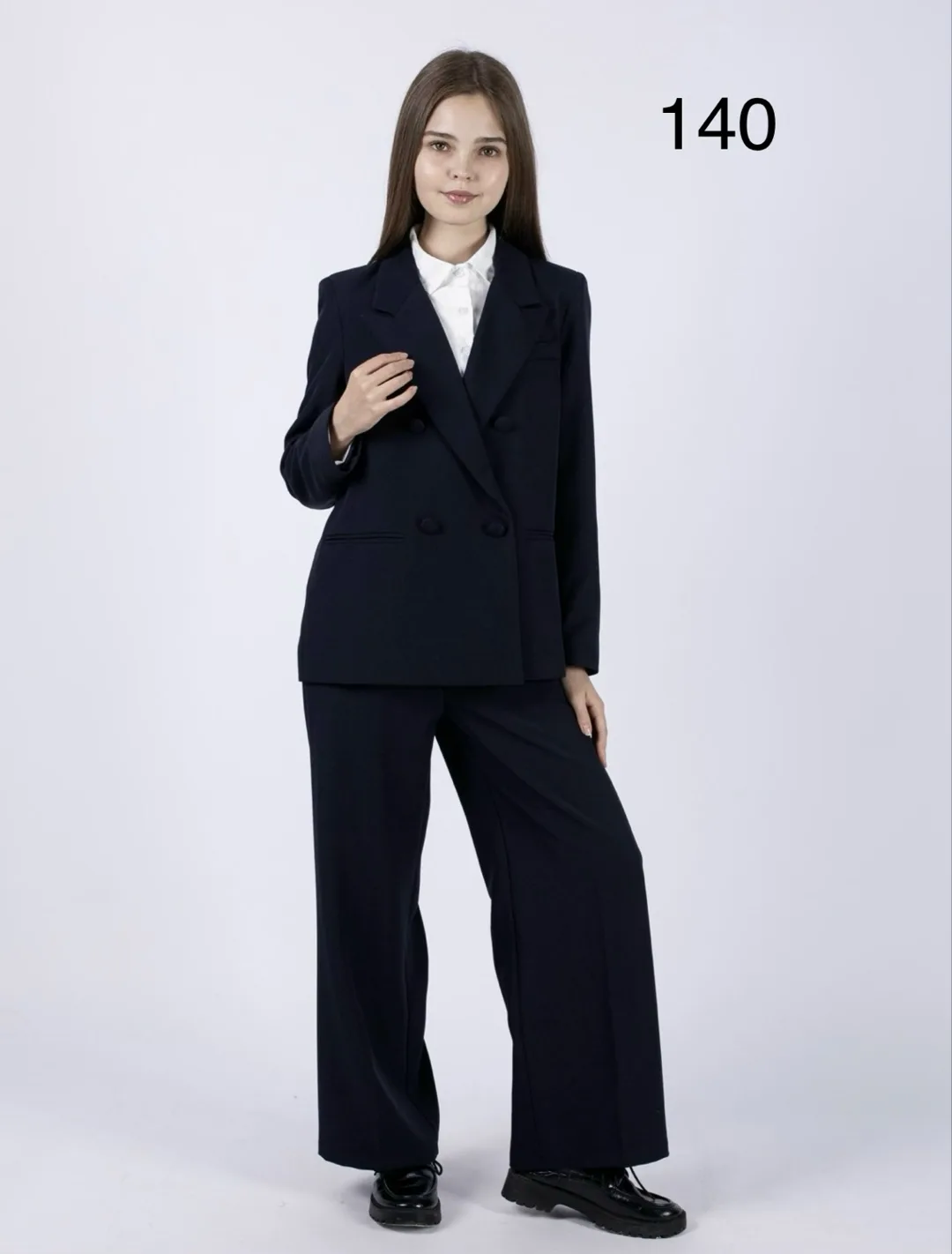 Школьный костюм для девочки с классическим oversize кроем — фото 1
