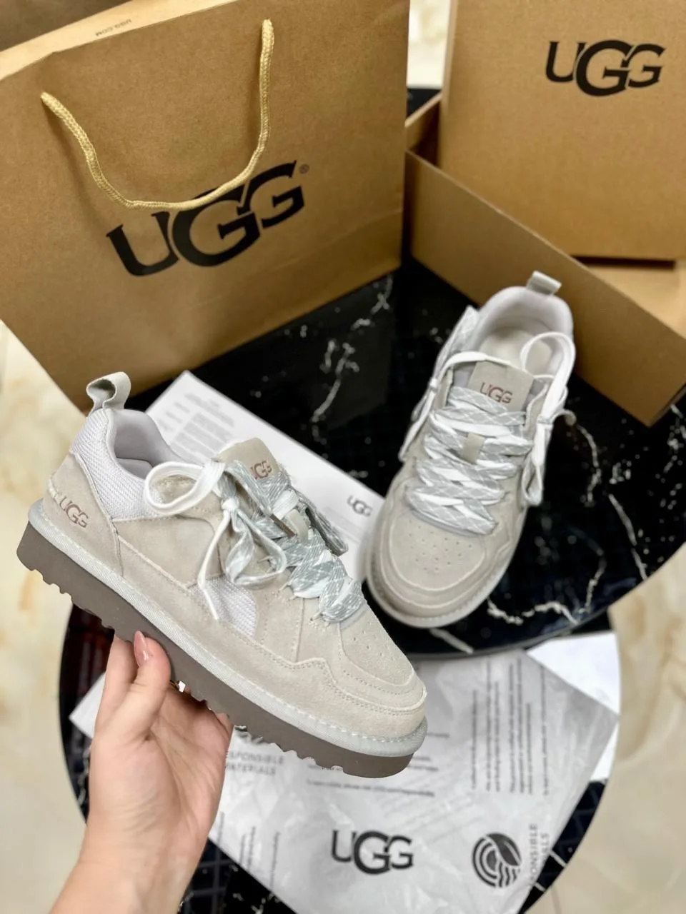 Кроссовки UGG, кожа — фото 1
