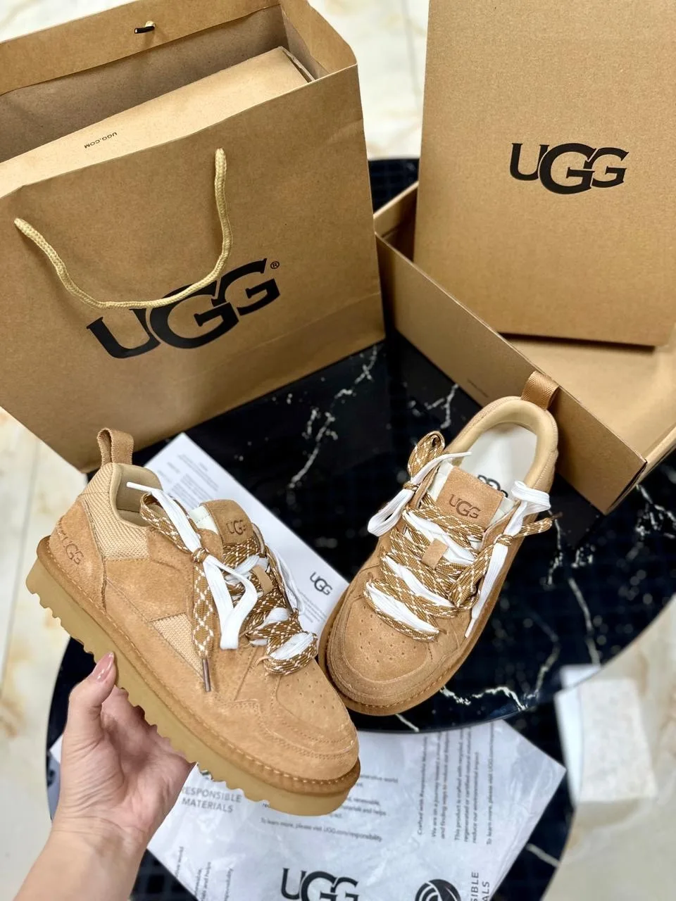 Кроссовки UGG, кожа — фото 2