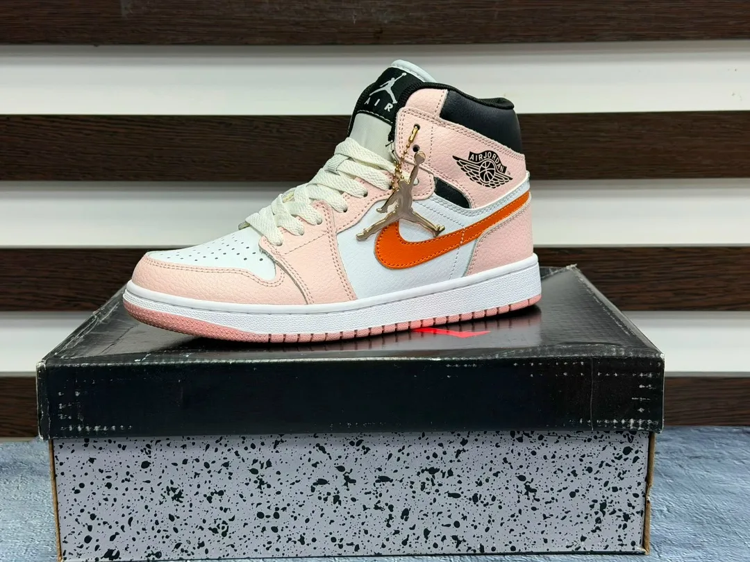 Кроссовки Air Jordan 1 Retro — фото 4