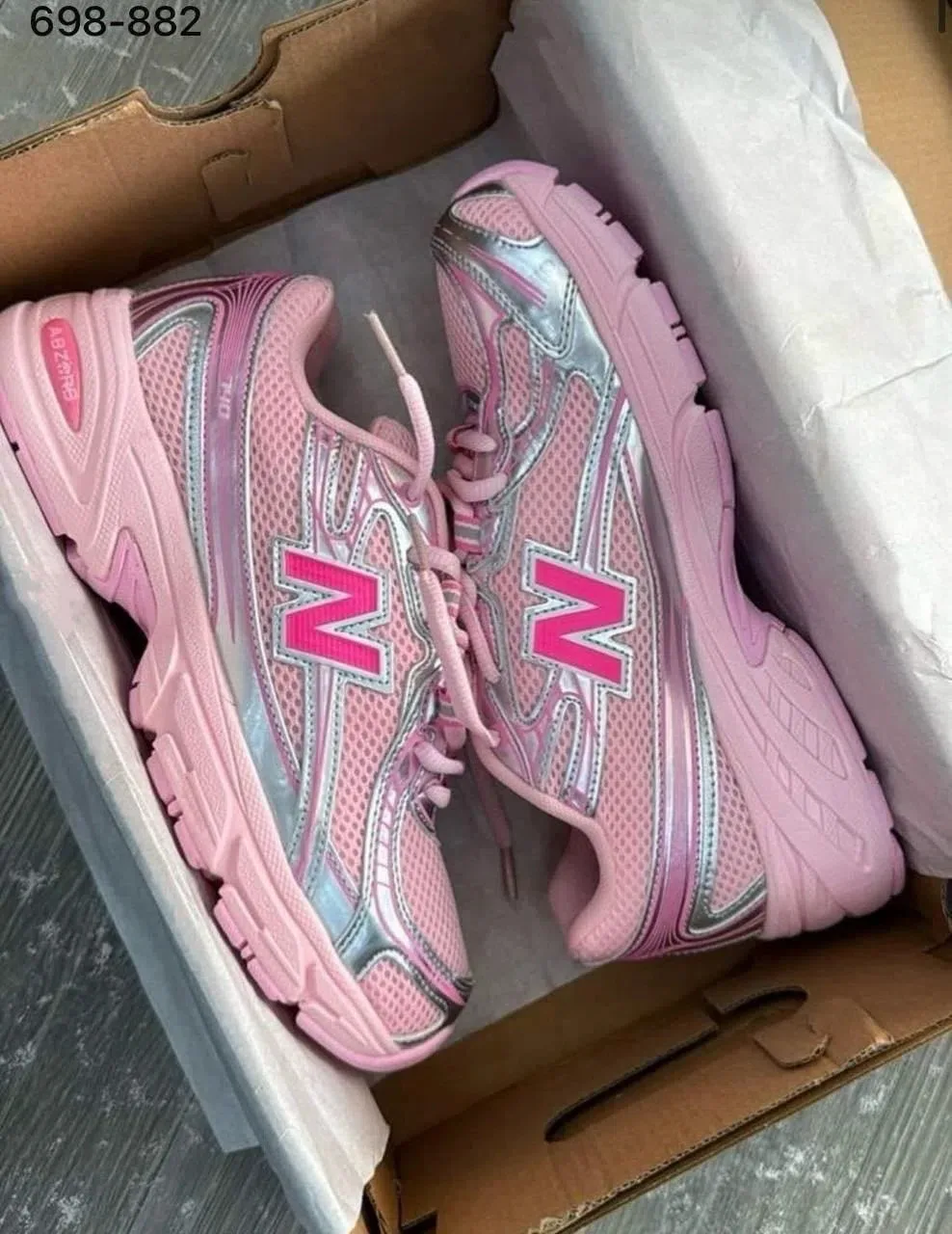 Лёгкие кроссовки из современного материала — фото 5