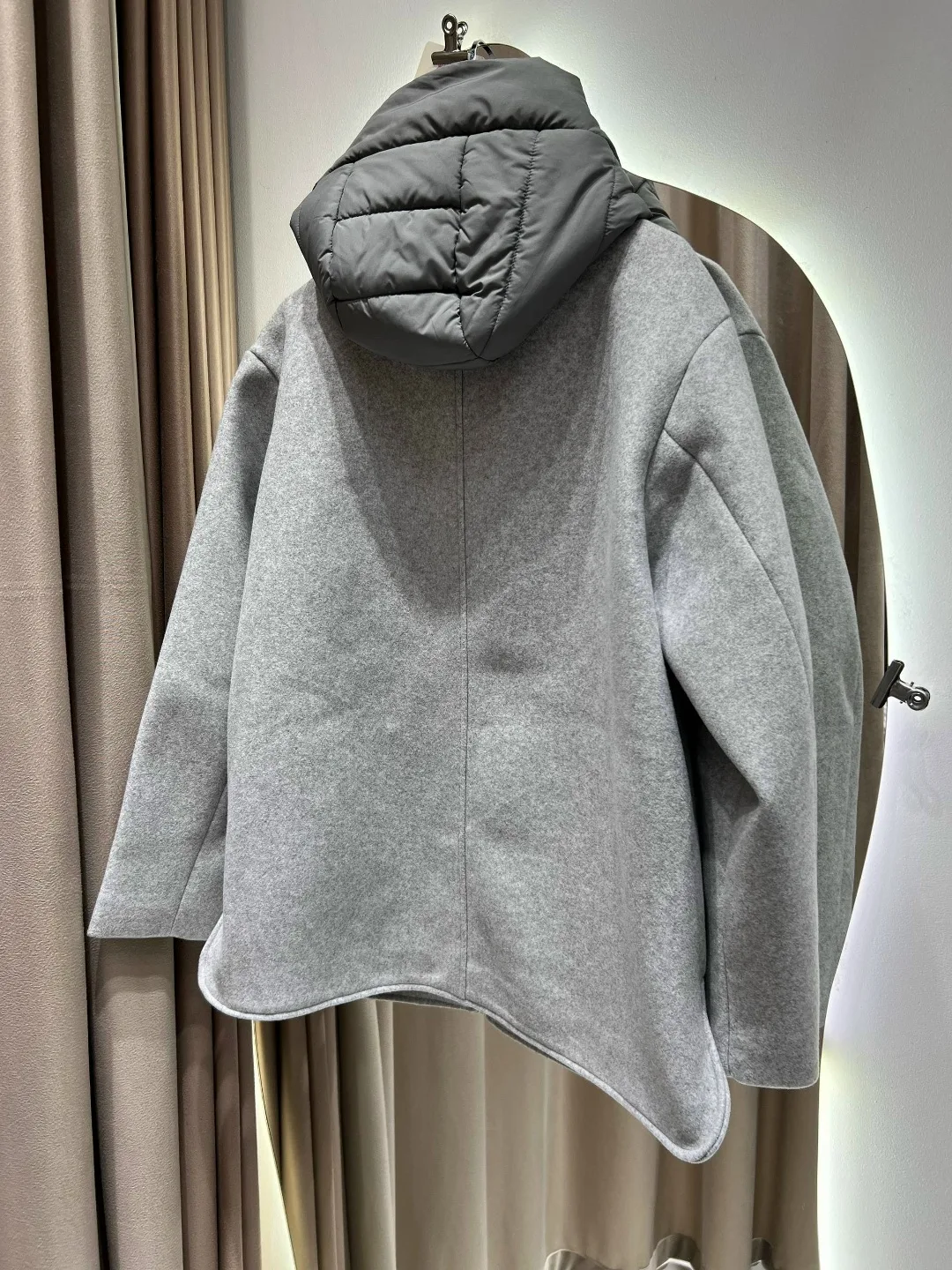 Сезона стильная осенняя куртка на полном подкладе — фото 3