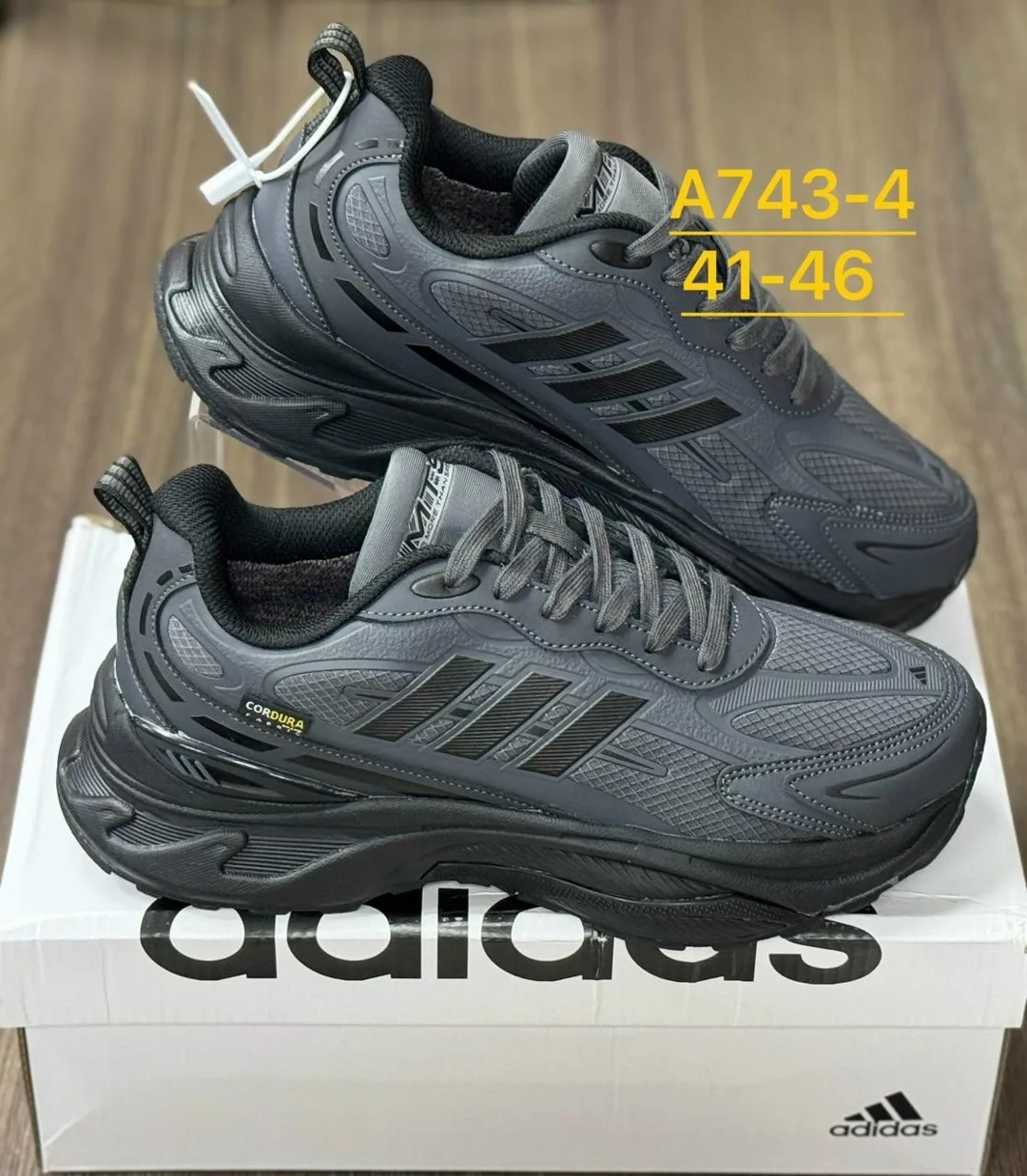 Adidas кроссовки — фото 1