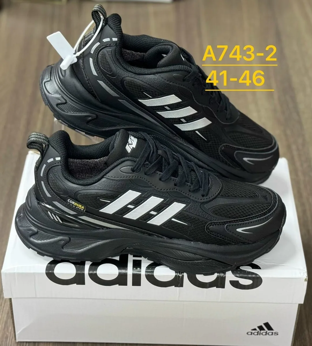 Adidas кроссовки — фото 2
