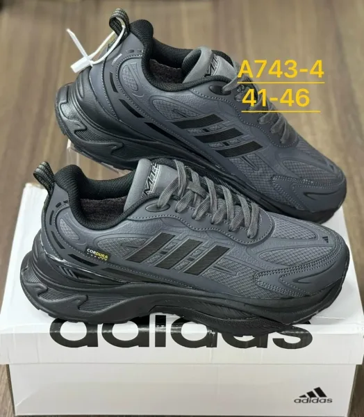 Adidas кроссовки — фото 1