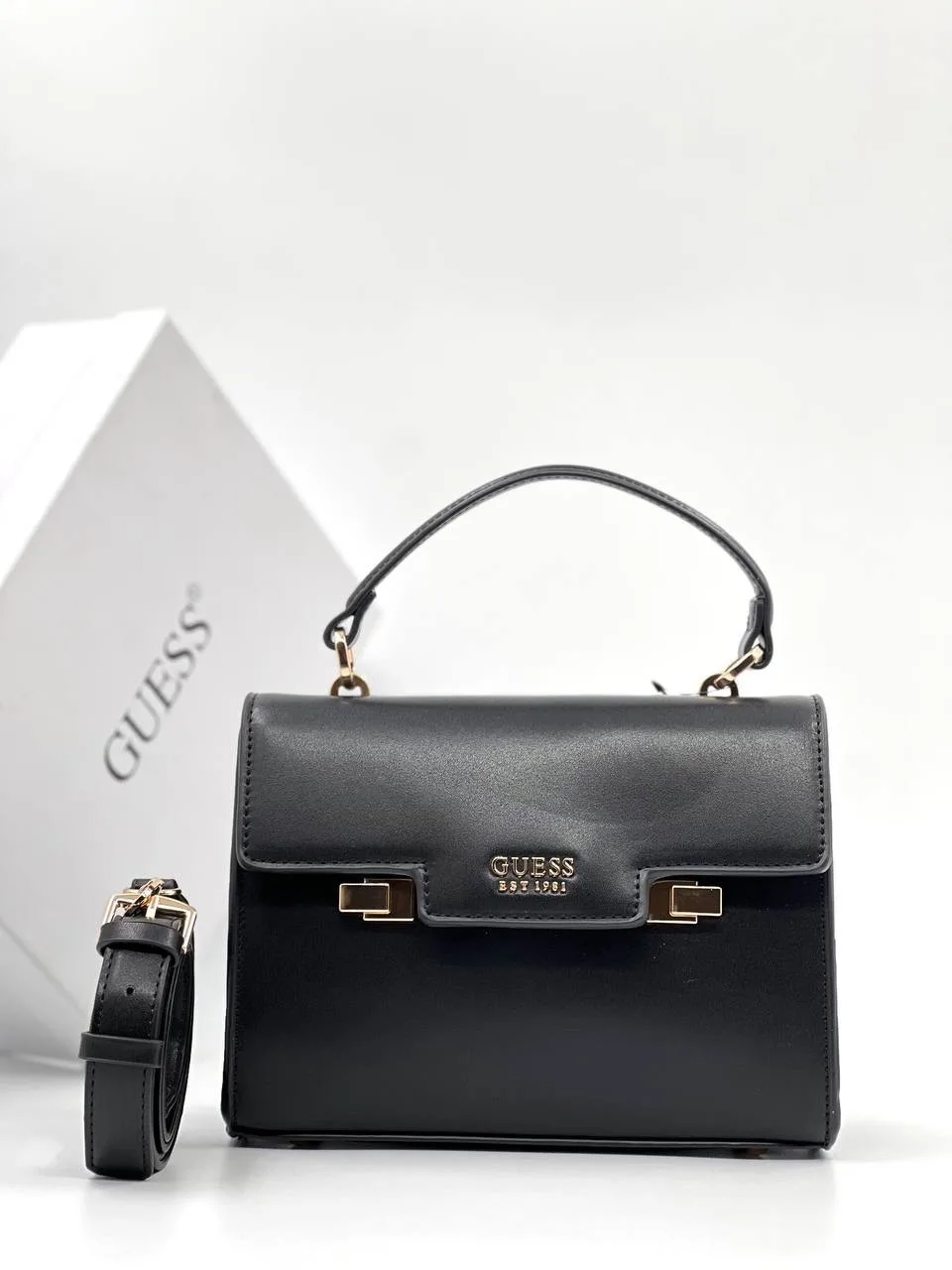 Женская сумка из эко кожи бренда Guess — фото 2