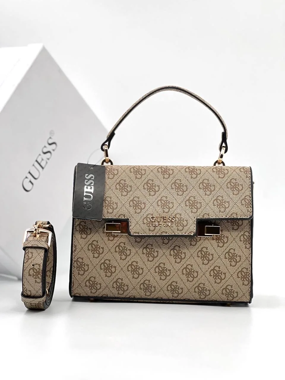 Женская сумка из эко кожи бренда Guess — фото 5