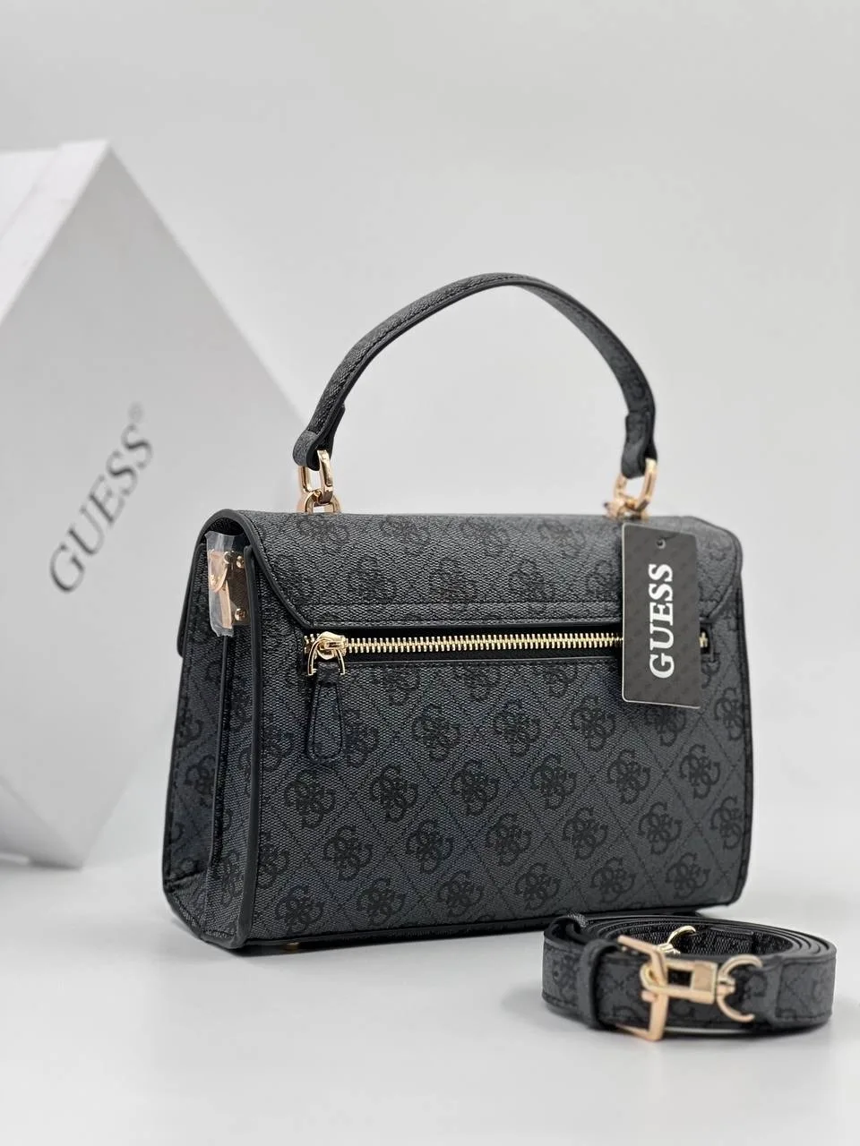Женская сумка из эко кожи бренда Guess — фото 7