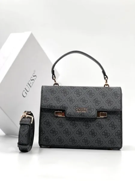 Женская сумка из эко кожи бренда Guess — фото 22