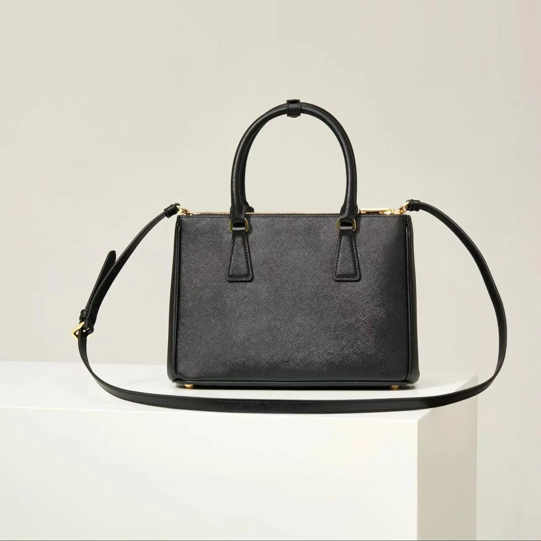 Средняя сумка Prada Galleria из кожи Saffiano с чёткой формой — фото 3