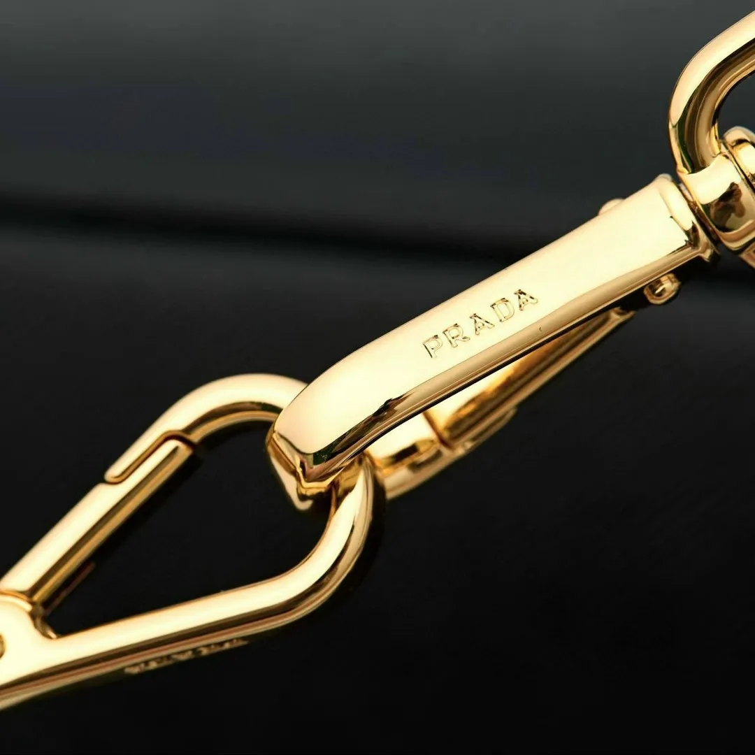 Средняя сумка Prada Galleria из кожи Saffiano с чёткой формой — фото 6