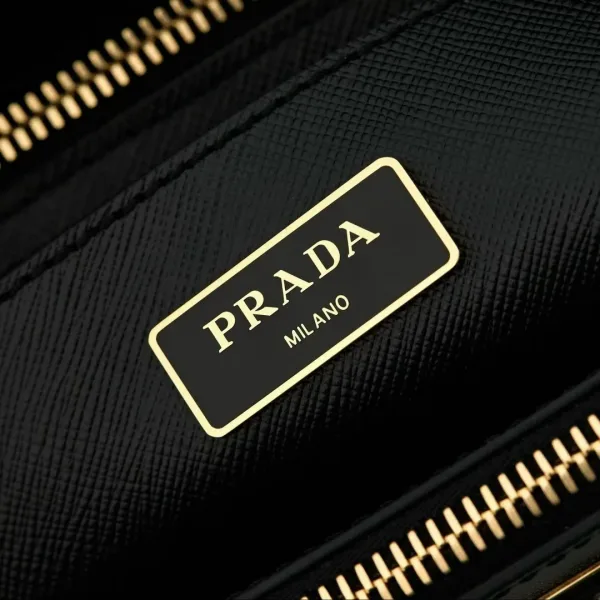 Средняя сумка Prada Galleria из кожи Saffiano с чёткой формой — фото 4