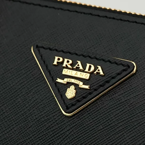 Средняя сумка Prada Galleria из кожи Saffiano с чёткой формой — фото 13