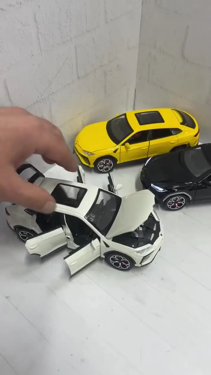 Lamborghini Urus-21Cm Звук мотора — видео