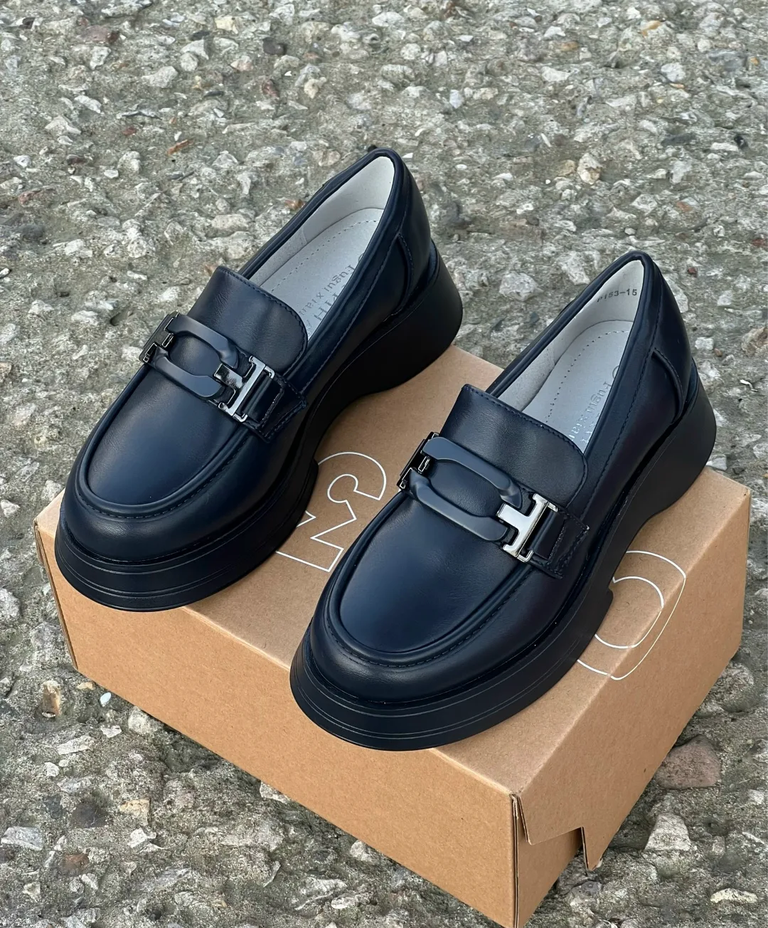 Школьные демисезонные туфли из эко-кожи с бантом, на мягкой подошве — фото 7