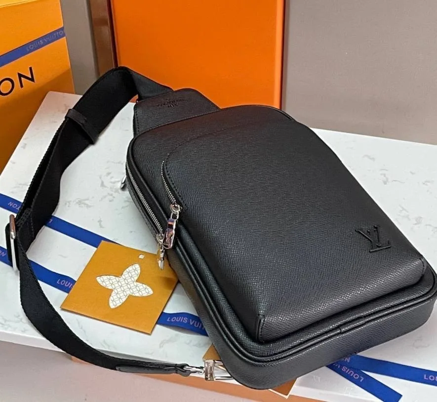 Вот за что хорош формат sling bag руки свободны, всё нужное при тебе, а сама сумка не превращается в громоздкий багаж — фото 4