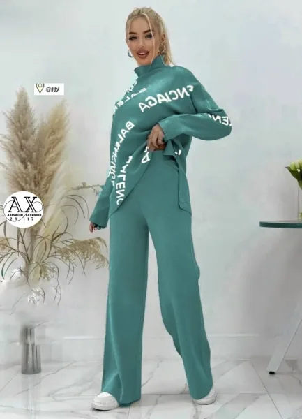 Костюм двойка в разных цветах — фото 1