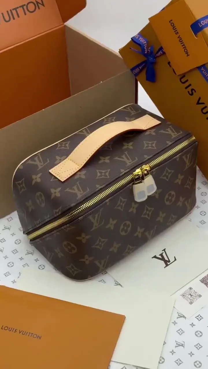 Рюкзак Louis Vuitton Toiletry Bag Louis Vuitton, кожа — видео